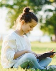 Таблет и четец Hanspreee Lumo Paper 7.8", 64 GB, в комплект с калъф Smart Folio